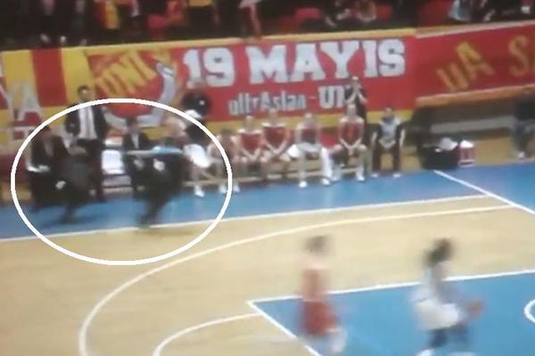 Odlete nam Marina! Sudija na parketu oduvao Maljkovićevu! (VIDEO)