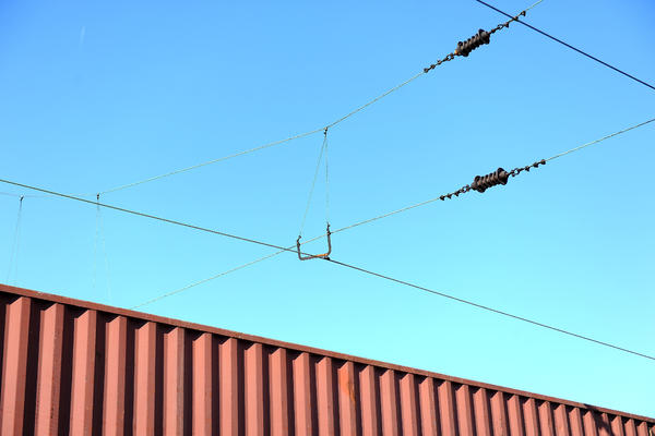 POVREĐEN RADNIK OD STRUJNOG UDARA: Incident na železničkoj stanici Pančevo