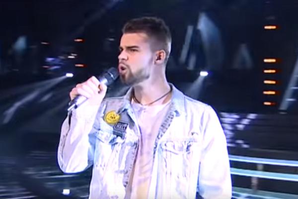 A OD KADA POPOVI RADE OVO? Sve cice se primile na ovog sveštenika iz Pinkovih zvezda, ali sada će ih strašno razočarti! (FOTO)