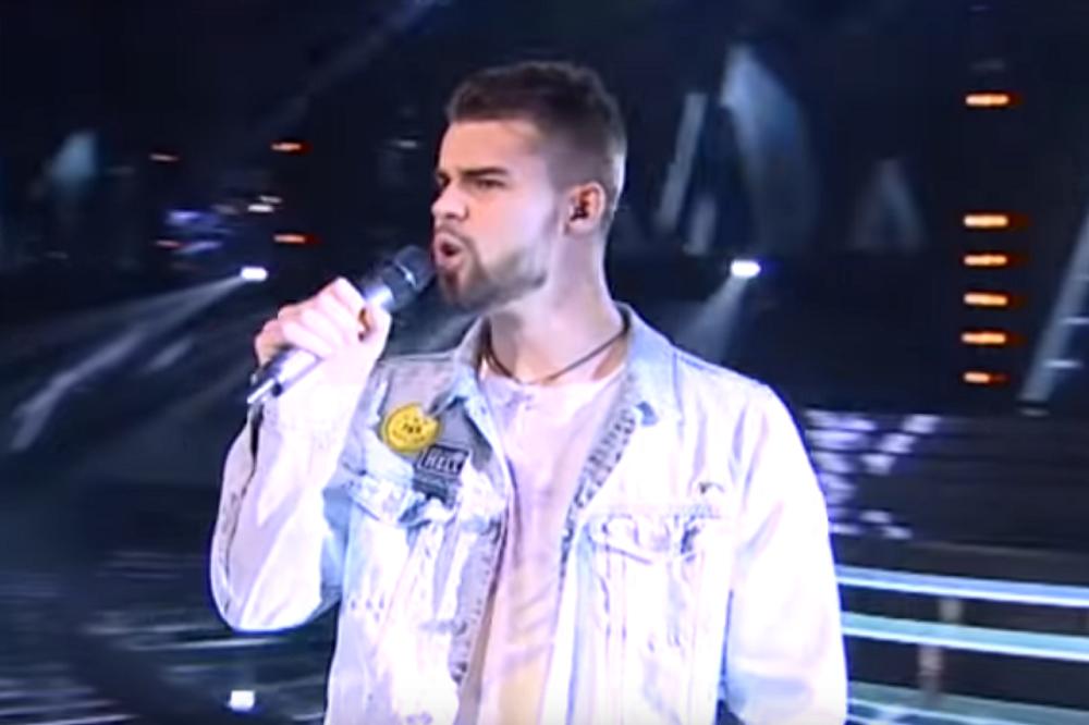 SVEŠTENIK RAZVALIO! Žiri Pinkovih zvezda odlepio na njegov glas, ali i stas! (VIDEO)