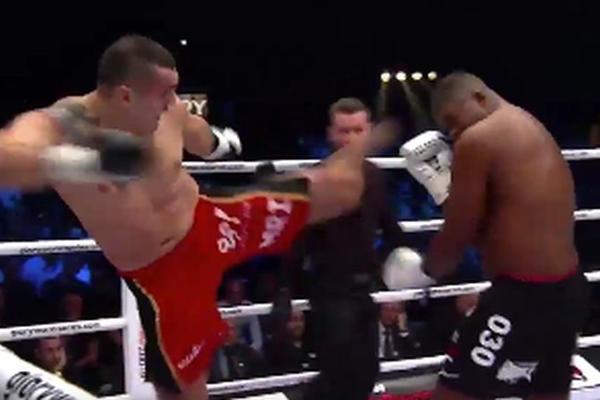 BOLI DOK GLEDAŠ: Hrvatska levica je sevnula, a nesrećni protivnik je video sve zvezde! (VIDEO)