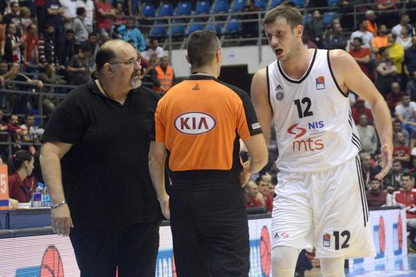 Novicu Veličkovića IZJEDA situacija u Partizanu: Mogu da se pokupim i da idem kući! (FOTO)