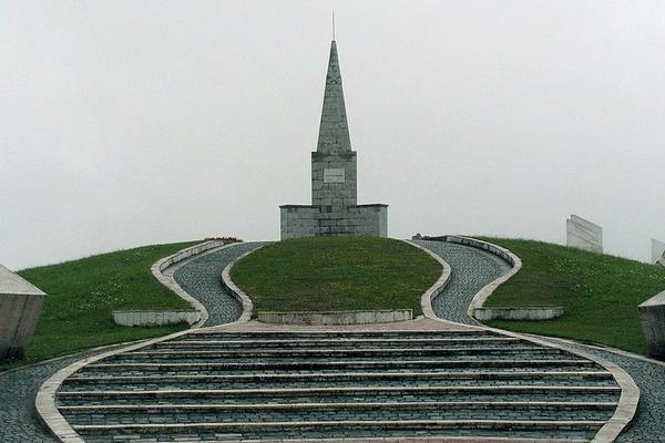 KAKVI SU TO LJUDI, KAKAV JE TO SVET? Vandali čupali reflektore na Kadinjači, oskrnavljen spomenik herojima Užica!