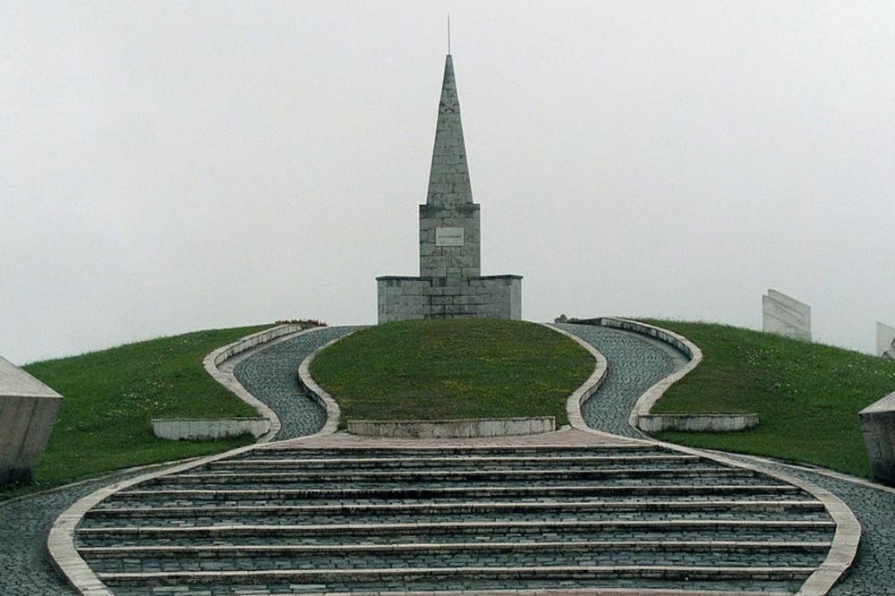 KAKVI SU TO LJUDI, KAKAV JE TO SVET? Vandali čupali reflektore na Kadinjači, oskrnavljen spomenik herojima Užica!