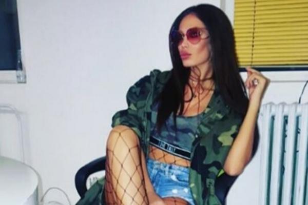 SVI SU GLEDALI U NJU Soraja "zaboravila" da se obuče i na splavu je izgledala OVAKO!  (FOTO)