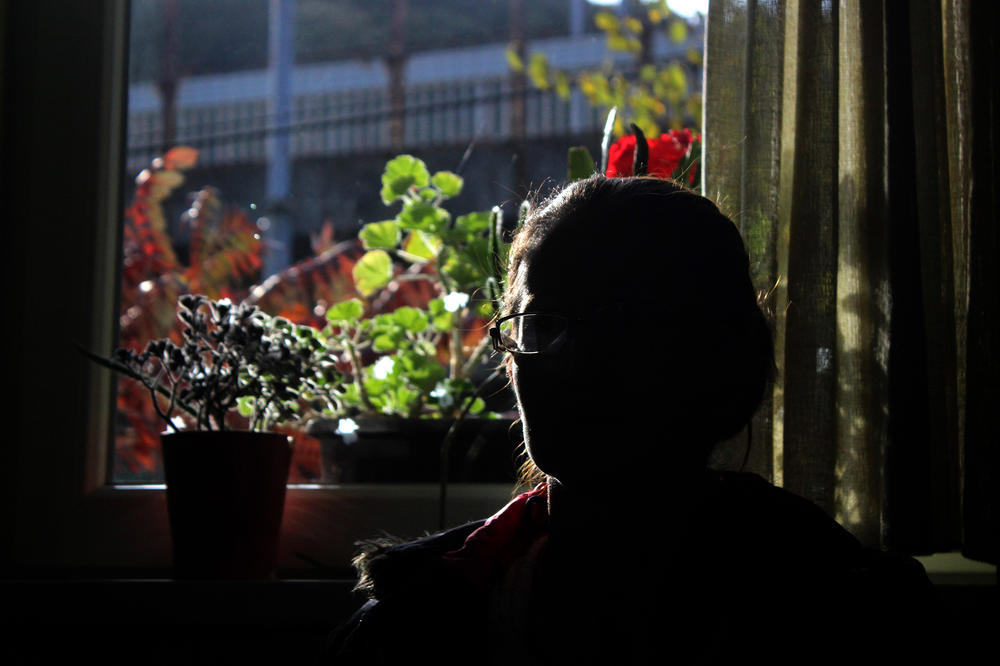 VRIŠTALA SAM KAD SAM SAZNALA ŠTA JE RADIO MOJIM DEVOJČICAMA! Priča ove majke iz Beograda ostaviće vam ranu na duši! (VIDEO)