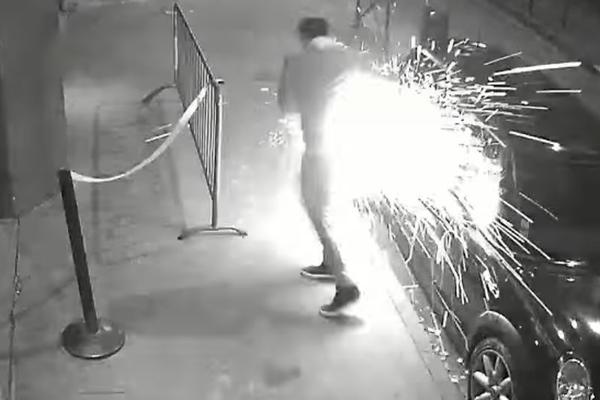 PA POSLE TI PUŠI: Zapalio je cigaru, a onda...! (VIDEO)