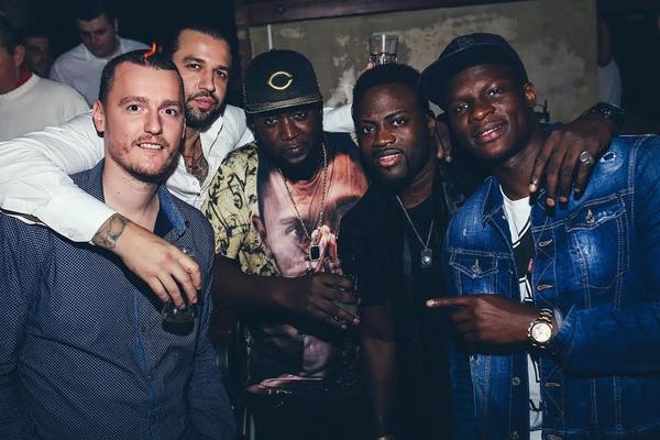 SENEGALAC U SEVDAHU: Ubitačni napadač Fiorentine divljao, lomio čaše i pevao pesme Ace Lukasa! (FOTO)