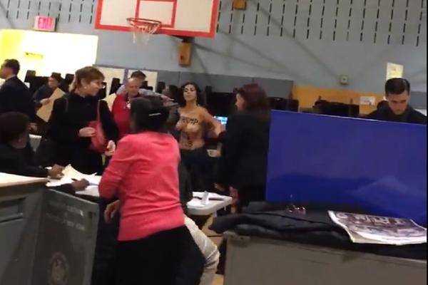 SKINULE SE GOLE I POKAZALE SI*E : Kad je Tramp došao da glasa, imao je šta i da vidi! (VIDEO)