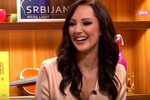 PRVA SLIKA POSLE POROĐAJA: Živojinovići posetili Priju, a svima je zapao za oko JEDAN DETALJ!