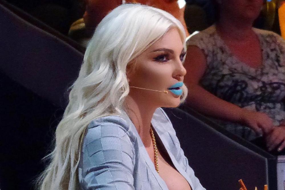 GOLA Karleuša MAZI SE po nogama: Procureo snimak koji je šokirao Srbiju! (VIDEO)