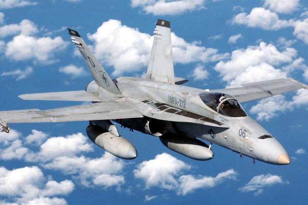 Sudar 2 američka vojna aviona iznad Kalifornije! Jedan pilot pronađen, za drugim se traga!