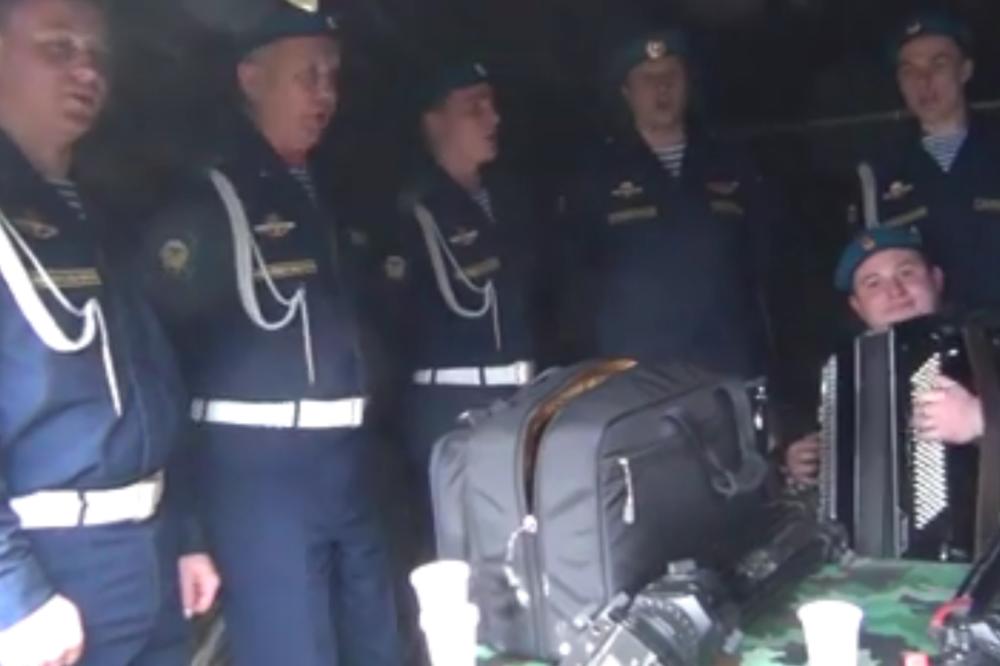 UZ PESMU I HARMONIKU: Kako su se ruski vojnici zagrevali u Srbiji (VIDEO)