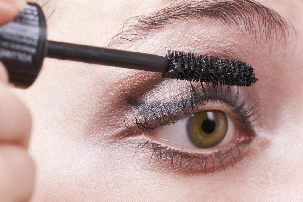 TRIK KOJI ĆE VAM UŠTEDETI PARE: Maskara će vam biti kao NOVA, bićete IZNENAĐENI