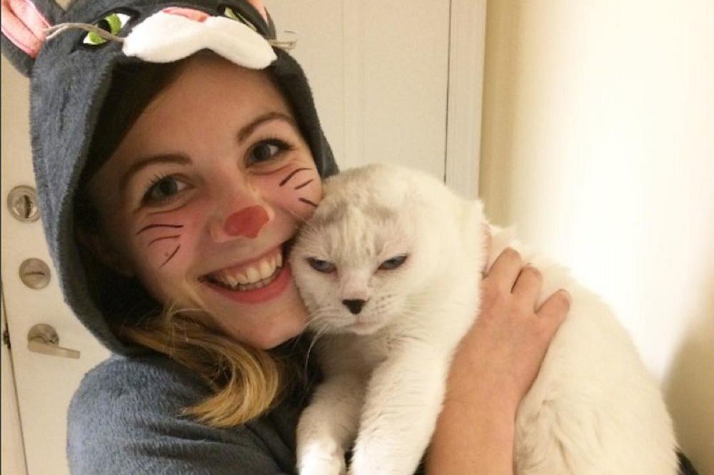 Niko nije hteo mačka bez ušiju, a ona ga je usvojila: Nije ni slutila da je tako on njoj spasio život! (FOTO)