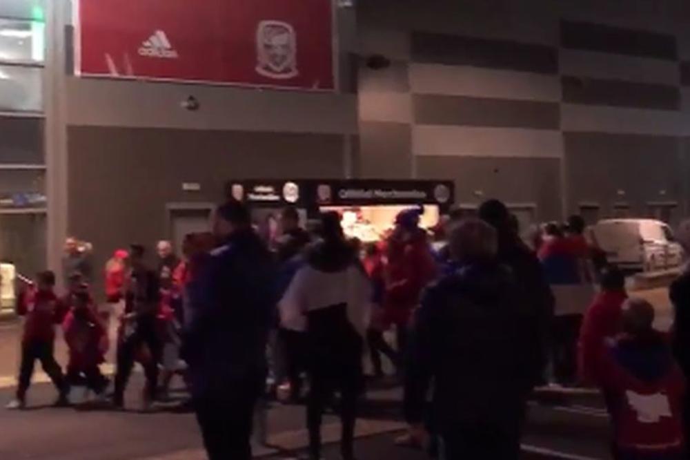 Srbi pesmom provociraju u Kardifu, a odgovor jednog Velšanina na to je ŠOK VEKA! (VIDEO)