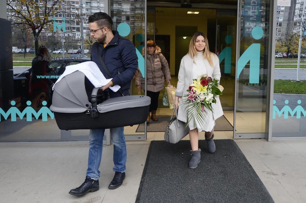 ŠTA JE S MUŽEM? Pevačicu Ivanu Pavković iz porodilišta izveo dever (FOTO)