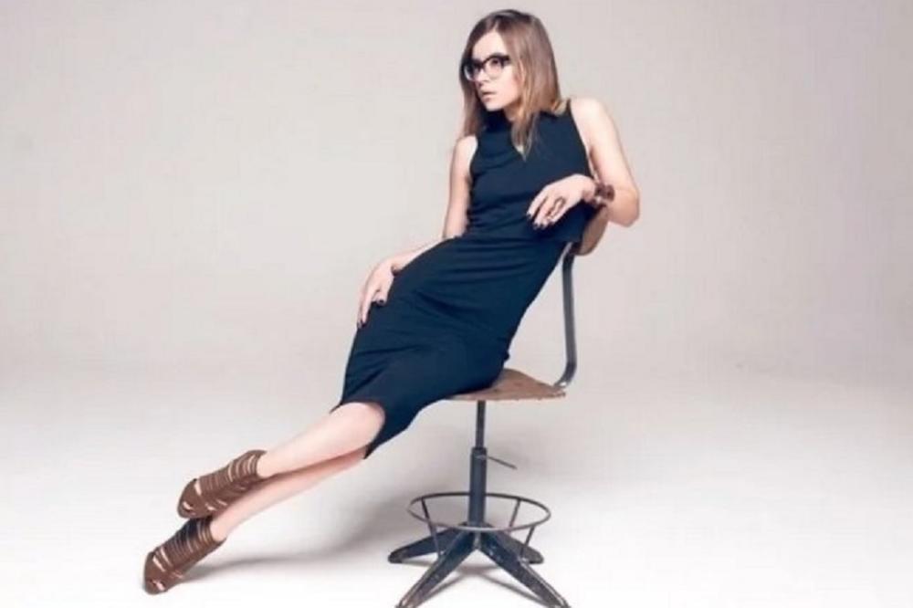 Postala je zamenica ministra sa 24 godine, a zbog NJENIH GOLIŠAVIH FOTKI eksplodirala je čitava država (18+ FOTO)