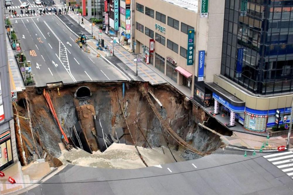 Tako to rade Japanci! Ogromni krater zakrpili BRZINOM SVETLOSTI! (FOTO) (VIDEO)