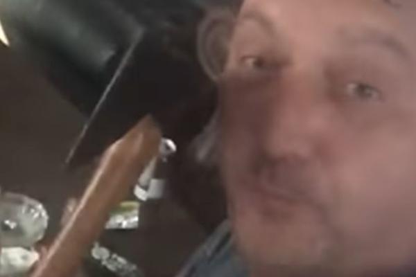 KAD BOSANAC POMAHNITA: Zbog reprezentacije uzeo sekiru, a onda je krenulo ludilo! (VIDEO)