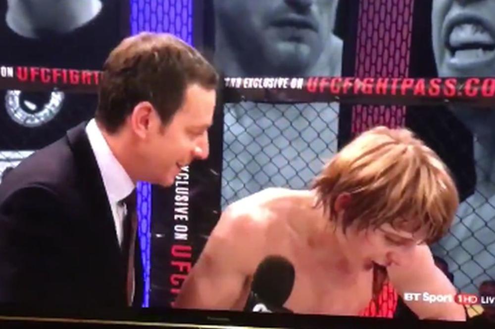 Borac odgovarao na pitanja novinara posle pobede i odjednom počeo da povraća krv! (VIDEO)