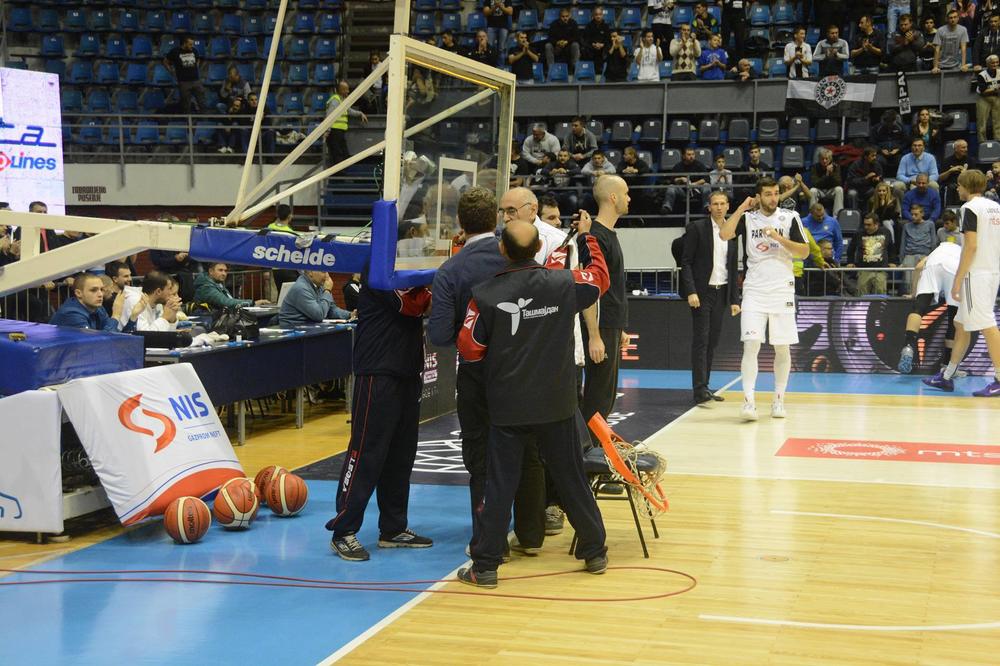 U Pioniru je otpao obruč, a potom ga je brutalnim zakucavanjem za tablu prikucao Vrabac! (VIDEO)