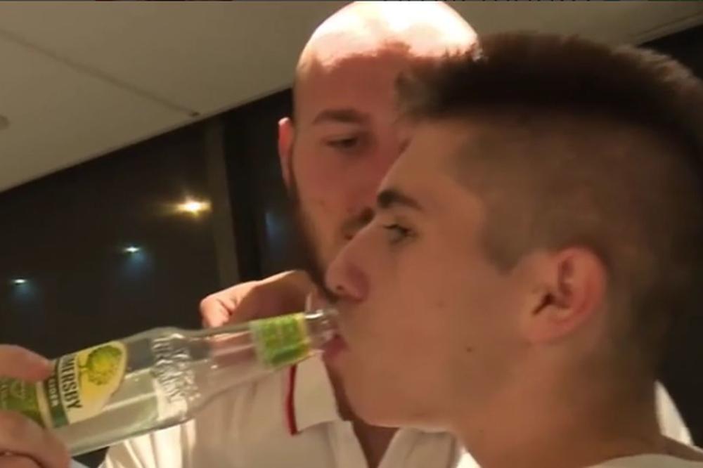 ALKOHOL I NEVIĐENE SCENE: Najbolji i najurnebesniji lutka izazov su odradili Orlići! (VIDEO)