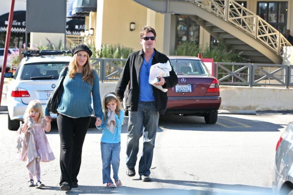 Haos u porodici Čarlija Šina! Policija traga za nestalom decom čuvenog glumca!