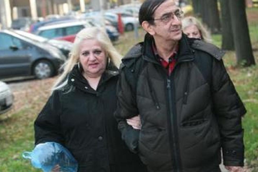 SVEKAR VLADIMIR OPONAŠA SOVU I ISPUŠTA JEZIVE KRIKE, SVEKRVA ZORICA KLEČI ISPRED ULAZA I MOLI SE: Rada Matić otkriva bizarne detalje iz kuće Marjanovića!