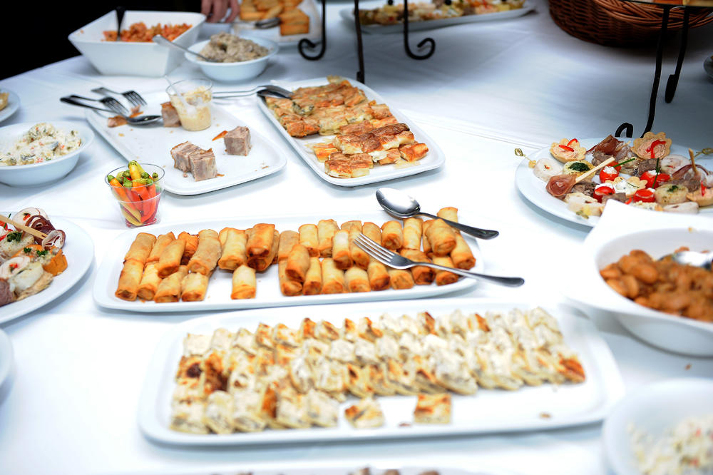 KORONA DESETKOVALA SLAVLJA: Epidemija proredila tradicionalna okupljanja građana