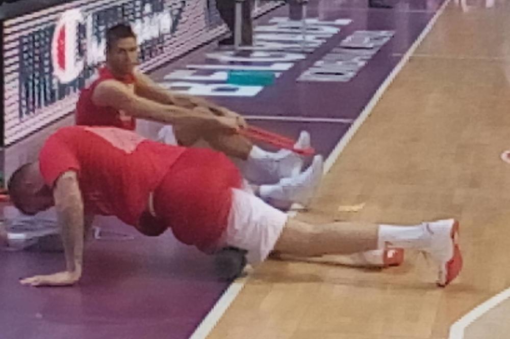 Specifičan način zagrevanja Miroslava Raduljice! Na šta vas podseća? (VIDEO)