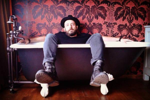 Izgledaju kao blizanci, glumili su zajedno, a da to niste ni primetili: Ovaj poznati frajer je rođeni brat Nikole Đurička!