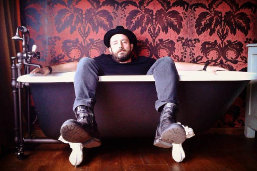 Htela je da obraduje drugaricu za rođendan, pozvala je Đurička da joj pomogne, a on je ispao NEVIĐENI CAR! (FOTO)