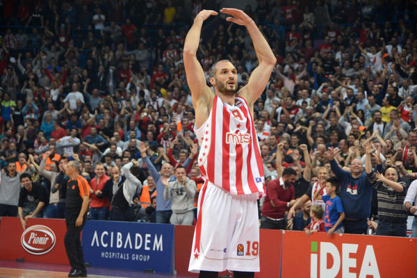 ZVEZDA JE U MODI: Simonovićeve trojke dovoljne za manekene iz Milana! (FOTO) (VIDEO)