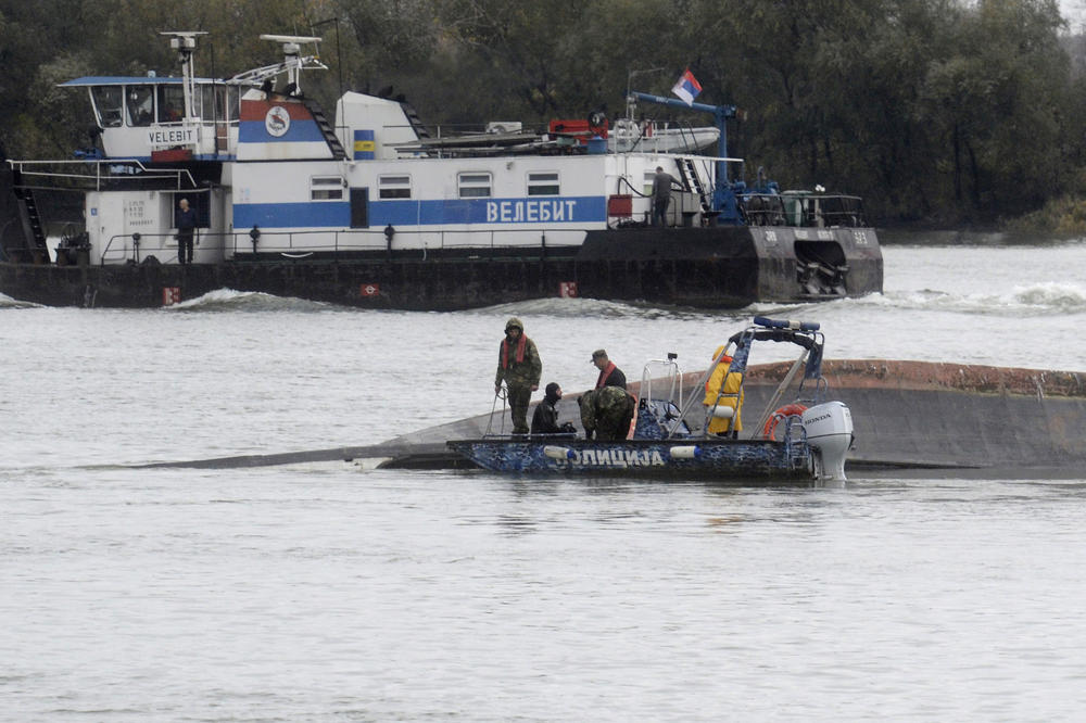 Srpski teretnjaci tonu kao ludi, ljudi se dave, a jedan oficir ima teoriju zašto se to dešava!