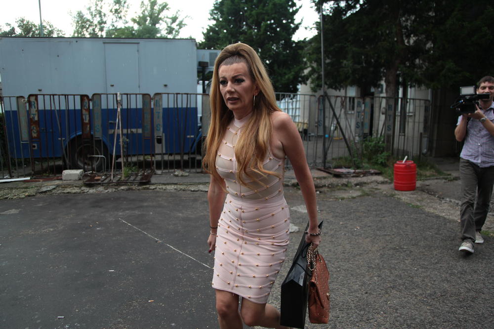 BOMBA NA SVADBI! Strava i užas na nastupu Viki Miljković! (FOTO)