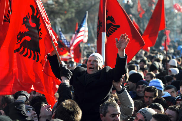 ALBANSKE PRETNJE: Pojačano obezbeđenje za 40 naših diplomata!