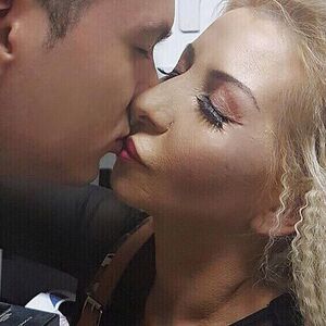 "U ŠUMICI ON I JA, PONEKAD BUDE JOŠ NEKO..." Majka pevača se viđala da CRNOGORCEM - tvrdi da VOLI STARIJE KOKE