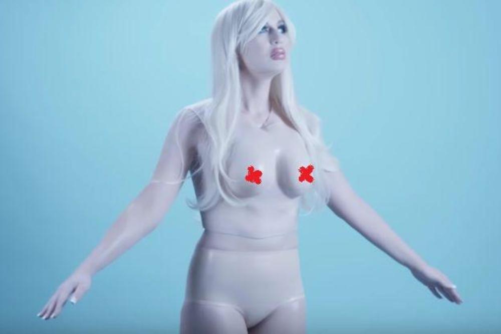 Mislite da je ovo seks lutka? Pogledajte malo bolje! (VIDEO)