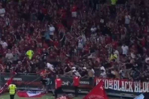 PA, GDE SI POŠAO, MAJSTORE? Pune tribine ludih navijača! Ne, šta, molim?!?! (VIDEO)