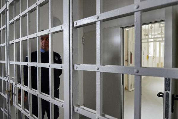 Svakog dana u zatvor su mu donosili po jedno jaje: Sa njima je radio nešto što nikad ne bismo mogli da zamislimo! (VIDEO)