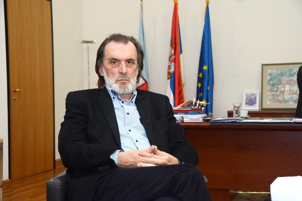 VUK LETI IZ VLASTI! Demonstracije ga koštale saradnje sa SNS?!