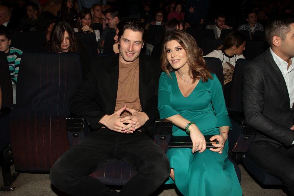 ZAVIRITE U DOM PETRA BENČINE I TAMARE DRAGIČEVIĆ: Konačno vidimo sa kim to ŽIVE, ovo su RETKE FOTKE