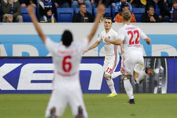 Srpski derbi u Nemačkoj je samo jedan naš as napustio srećan, Bajern slavi Daglaša Koštu! (VIDEO)