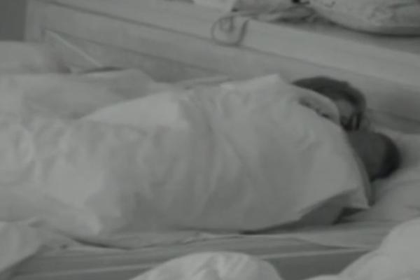 Kakva ispala! Imala seks u Snajkama, a produkcija pustila snimak u javnost! (VIDEO 18+)