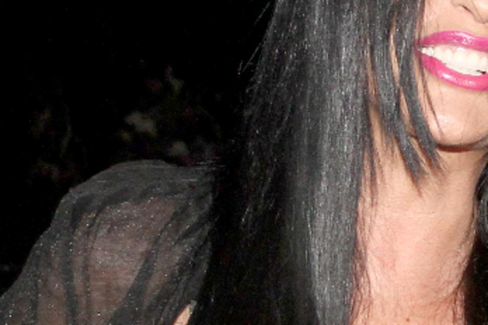 Jedna je od najseksi pevačica na našim prostorima IKADA, danas je domaćica, a evo kako i izgleda..(FOTO)