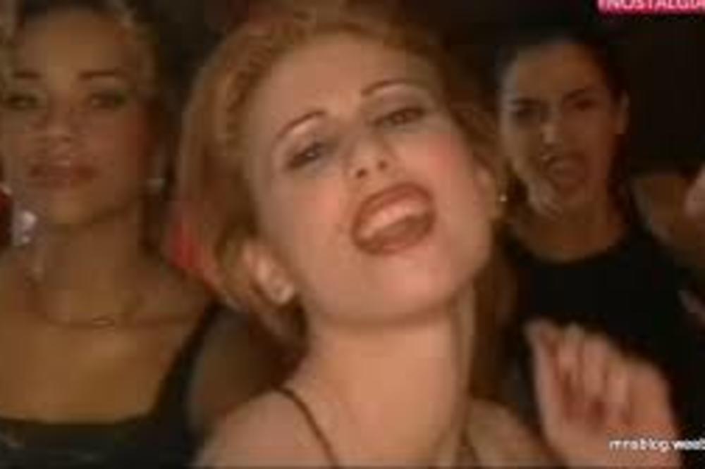 Jedna članica grupe se ubila, a druga se 8 puta operisala i sada izgleda OVAKO! Prokletstvo grupe Flejm!