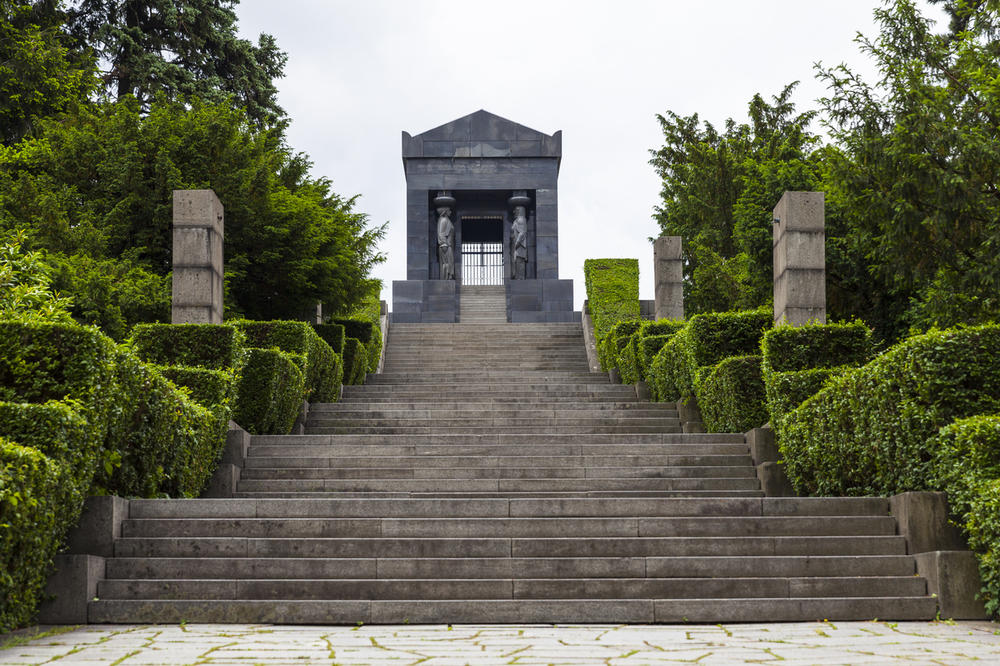 REŠENA MISTERIJA SPOMENIKA NA AVALI? Da li je pravo ime NEZNANOG JUNAKA - Sulejman?! (FOTO)