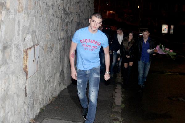 Uz ovu pesmu Dugmića i Veljko seče vene: Ko je misteriozna princeza ovog puta?