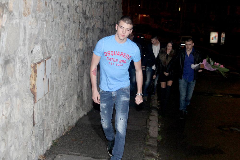 Uz ovu pesmu Dugmića i Veljko seče vene: Ko je misteriozna princeza ovog puta?